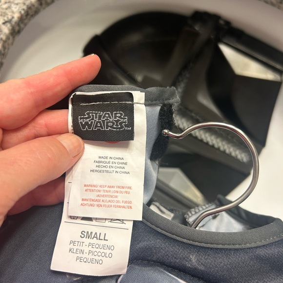 Kids’ Mandalorian Star Wars Costume - Picture 3 of 3